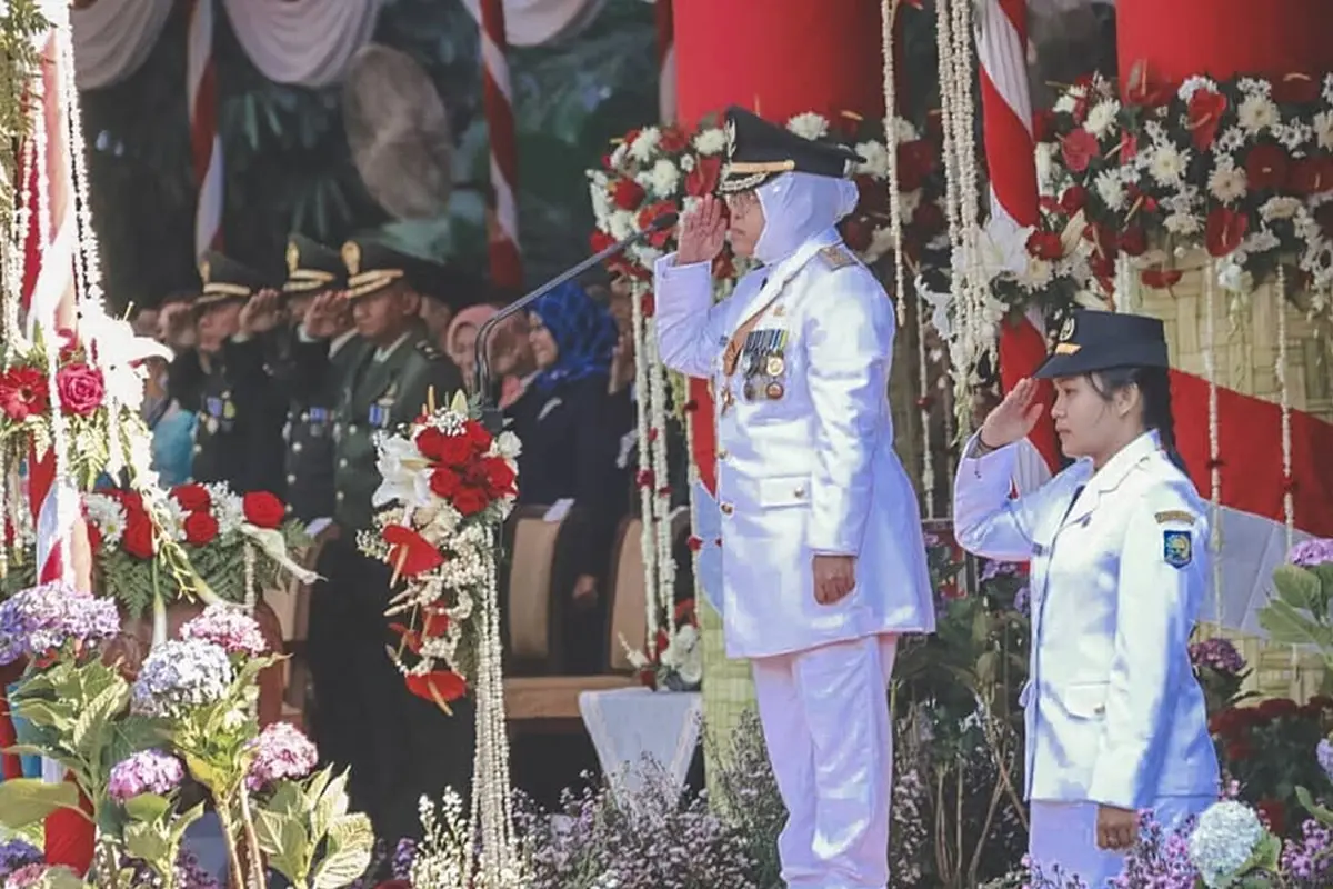6 Potret Semarak Upacara HUT Ke-74 RI di Surabaya