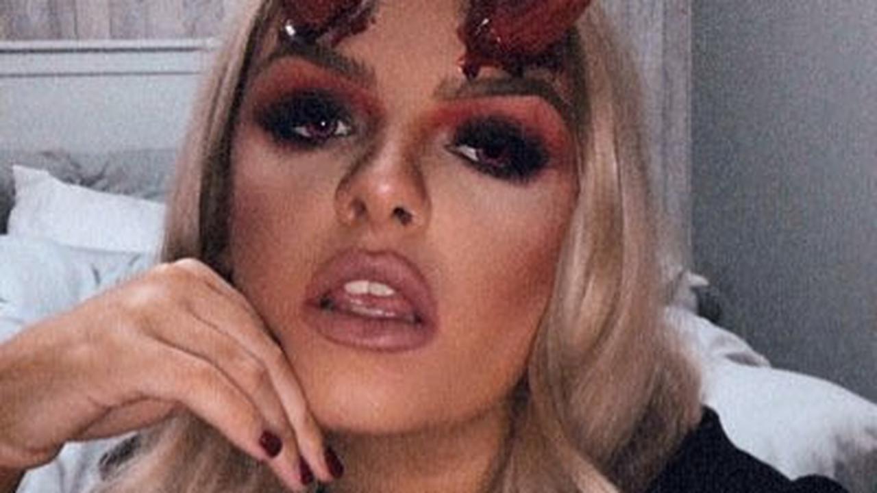 Niat Dandan untuk Halloween, Wanita Ini Malah Tak Bisa Lepaskan Tanduk Palsunya