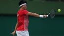 Petenis Indonesia, David A. Santoso, berusaha mengembalikan bola saat melawan petenis Selandia Baru, Rhett Purcell, pada laga Piala Davis 2019 Grup II Zona Asia/Oceania di Stadion Tenis GBK, Jakarta, Sabtu (14/9). David kalah  6-3, 4-6, 0-6 dari Rhett. (Bola.com/Peksi Cahyo)