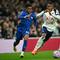 Gelandang Chelsea, Estevao (kiri) dan bek Tottenham Hotspur, Destiny Udogie berebut bola dalam duel Premier League di Stadion Tottenham Hotspur di London, pada 1 November 2025. (AFP/Justin Tallis)