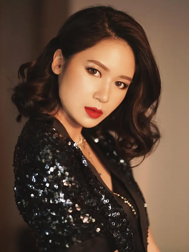 Selalu Tampil Natural, Ini 7 Potret Laura Basuki dalam Makeup Tebal