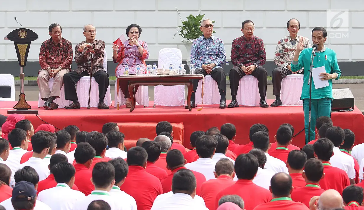 Presiden Jokowi saat Peluncuran Program Penguatan Pendidikan Pancasila di Istana Bogor, Jawa Barat, Sabtu (12/8). Program ini merupakan kerja sama UKP Pancasila dengan Kementerian Riset, Teknologi, dan Pendidikan Tinggi. (Liputan6.com/Angga Yuniar)