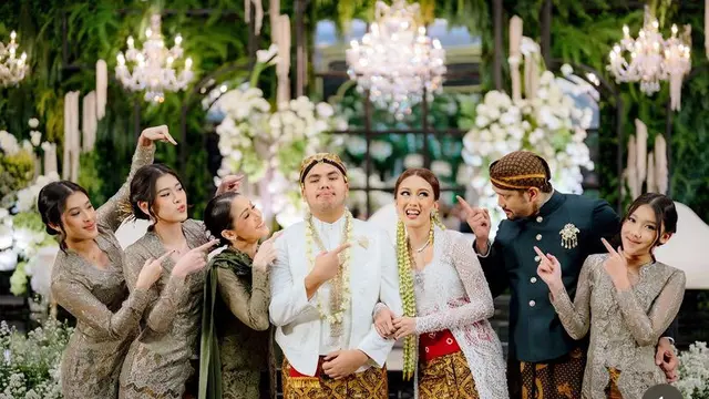 Empat Putri Tora Sudiro saat Pernikahan Kakak Pertamanya Nabila Sudiro. [@deaantys]