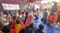 Gibran Tinjau Warga Terdampak Banjir di Sukabumi, Beri Bantuan Paket Sembako