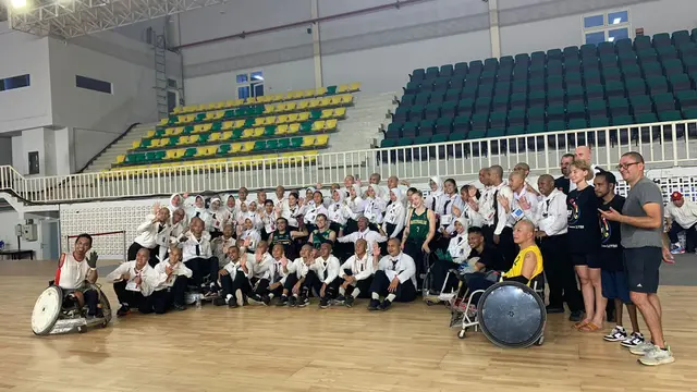 Para stlet rugbi kursi roda