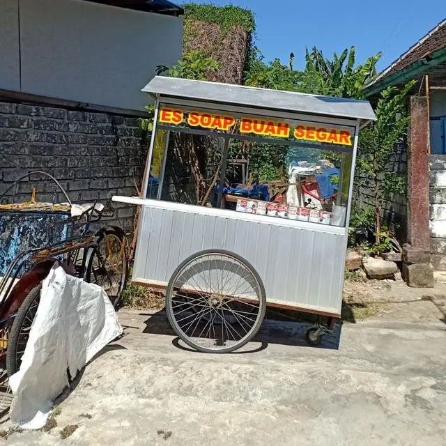 6 Tulisan Soap Nyeleneh di Gerobak Jualan Ini Bikin Gagal Paham