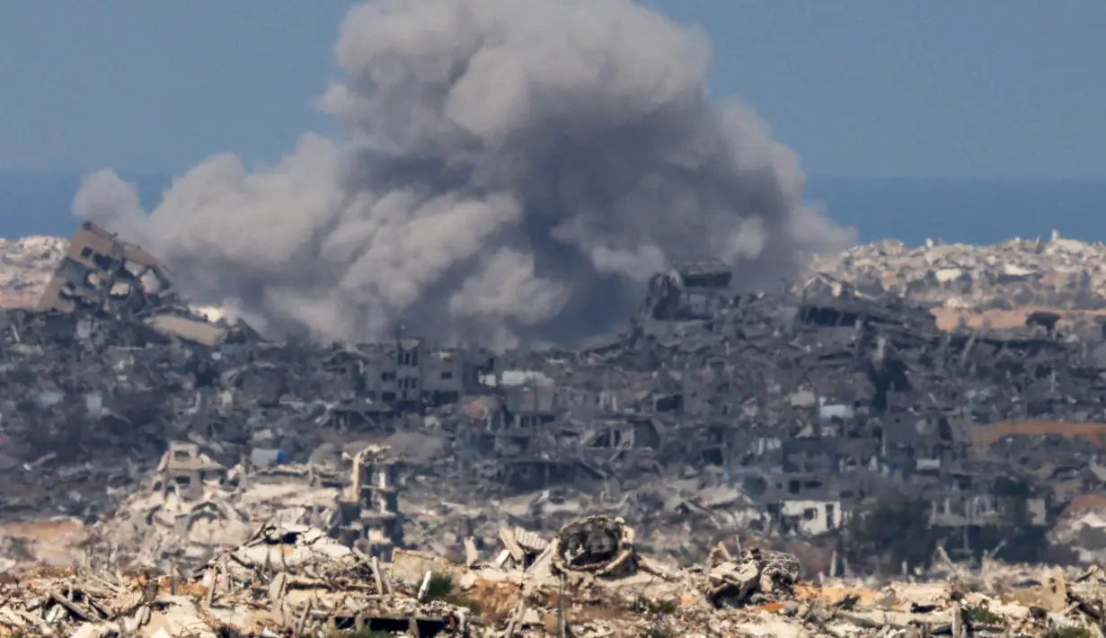 Israel terus melancarkan serangan udara besar-besaran terbarunya terhadap Kota Gaza pada 16 September 2025. (Menahem KAHANA/AFP)