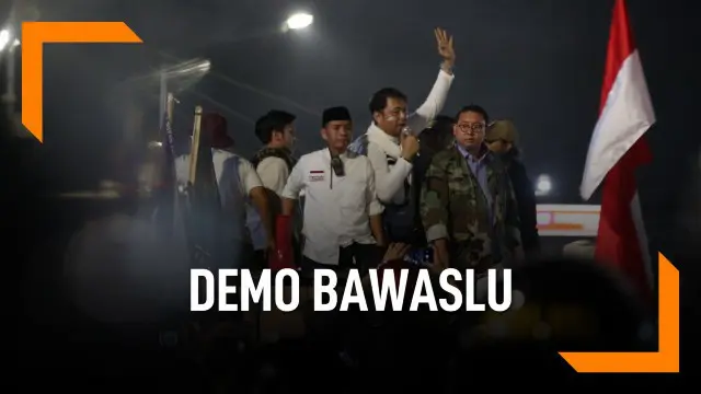 Dua tokoh BPN Prabowo-Sandiaga, Fadli Zon dan Neno Warisman datang ke demonstrasi di depan gedung Bawaslu.