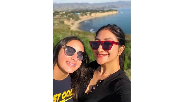 Bak Kakak Adik, Ini 6 Potret Rahma Azhari dan Putri Sulungnya