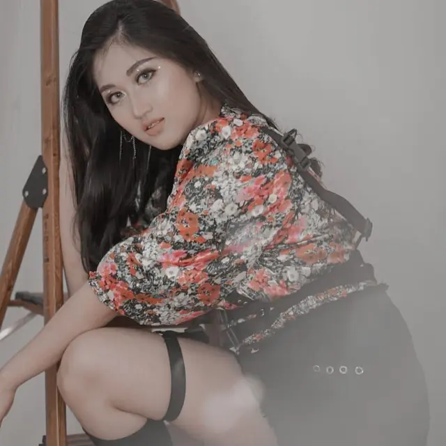 Jarang Tersorot, Ini 6 Potret Cathleen Tricia Adik Larissa Chou