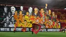 Ribuan pendukung RC Lens memadati Stadion Bollaert-Delelis untuk merayakan hari jadi klub yang ke-120. (AFP/Francois Lo Presti)