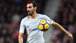 Davide Zappacosta. Bek kanan Italia berusia 30 tahun ini didatangkan Chelsea dari Torino pada awal musim 2017/2018 dengan nilai transfer 25 juta euro atau kini setara Rp379 miliar. Hanya bertahan dua musim bersama The Blues, ia kemudian dipinjamkan ke AS Roma dan Genoa masing-masing selama 1 musim hingga 2020/2021. Ia akhirnya dilepas permanen ke Atalanta pada awal musim 2021/2022. Bersama Chelsea ia total tampil dalam 52 laga di semua ajang dengan torehan 2 gol dan 4 assist. (AFP/Glyn Kirk)