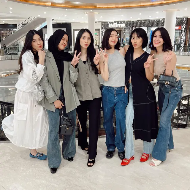 6 Potret Pesonil Eks Girl Band Princess Kumpul Bareng, Bawa Momongan