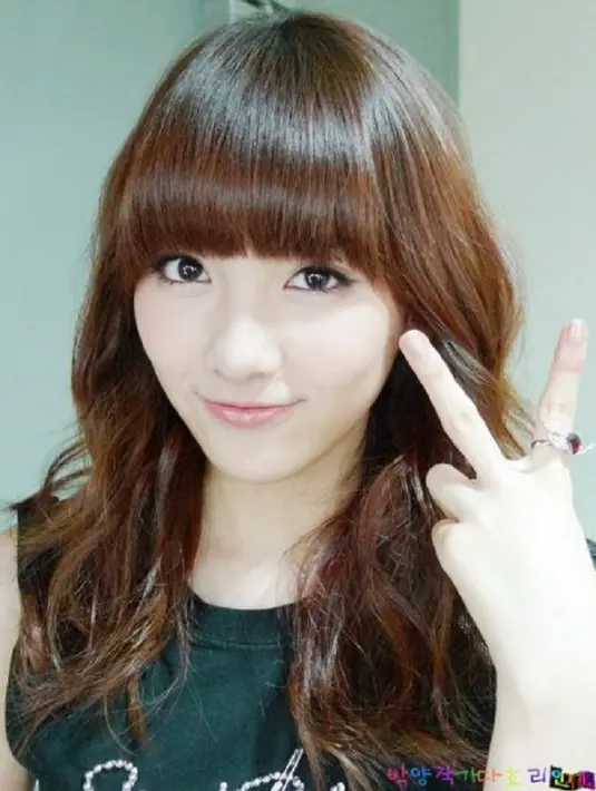 Kang Ji Young terjun ke dunia hibura Korea Selatan ketika ia masih usia 14 tahun. Ia bergabung dengan KARA pada 2008. Setelah meninggalkan KARA pada 2014, ia mencoba dunia akting. (Foto: soompi.com)