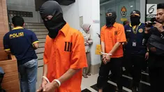 Pentolan sindikat penyebar ujaran kebencian Saracen Jasriadi dikenal tetangganya sebagai guru privat di Pekanbaru, Riau.