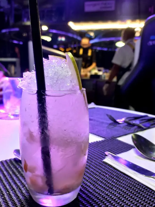 Makan Malam Sambil Memacu Adrenalin di Lounge in The Sky, Layakkah Dicoba?