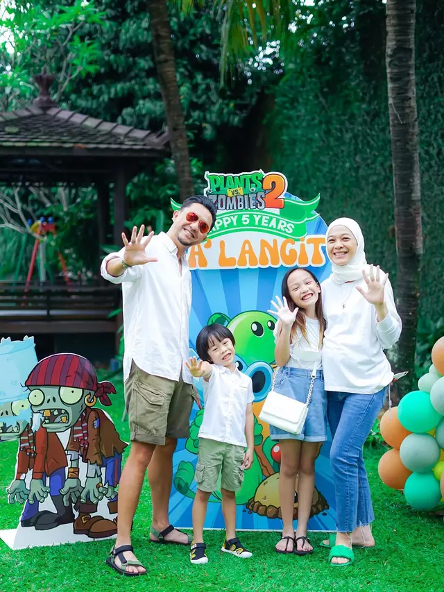 7 Potret Mesra Ananda Omesh dan Istri yang Kini Rayakan 13 Tahun Pernikahan