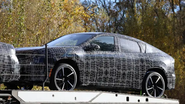 BMW iX4