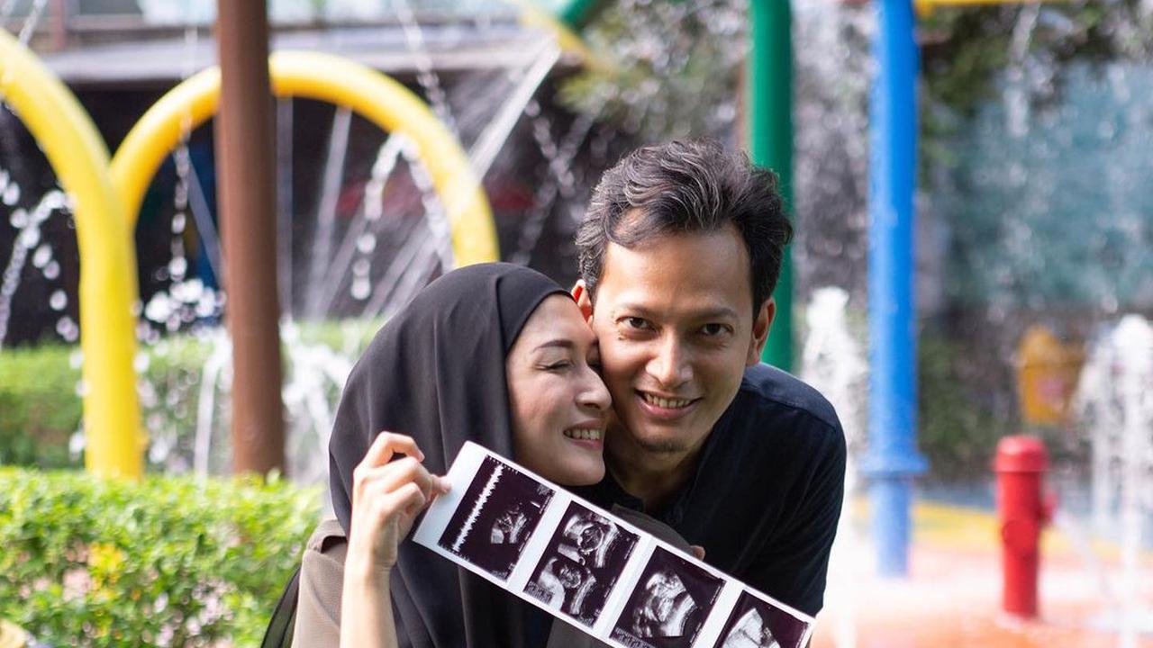 Istri Hamil Anak Ketiga, Ini 7 Momen Fedi Nuril dan Vanny Widyasasti Asuh Buah Hati