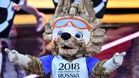 Maskot Piala Dunia 2018, Zabivaka saat tampil pada ajang undian Piala Dunia 2018 di State Kremlin Palace, Moscow, (1/12/2017). Piala Dunia 2018 berlangsung sejak 14 Juni hingga 15 Juli 2018 di Rusia. (AFP/Mladen Antonov)