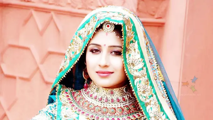 Paridhi Sharma dan Lavina Tandon