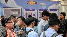 Total ada sebanyak 28.000 lowongan pekerjaan yang disediakan oleh sekitar 100 perusahaan lebih. (BAY ISMOYO/AFP)