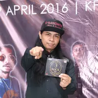 Band D'Bandhits menjadi salah satu pengisi dalam album 3 To Rock. Dalam album ini, ia mengaku sebagai band yang paling muda dibanding dengan Grassrock dan Boomerang. (Nurwahyunan/Bintang.com)
