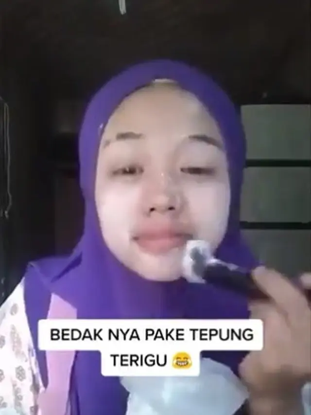6 Aksi Nyeleneh Pakai Makeup dengan Bumbu Dapur Ini Hasilnya Kocak