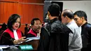 Sutan Bhatoegana memberikan nota pembelaannya kepada Hakim saat menjalani sidang dengan agenda eksepsi di Pengadilan Tipikor, Jakarta, Senin (20/4/2015). (Liputan6.com/Yoppy Renato)