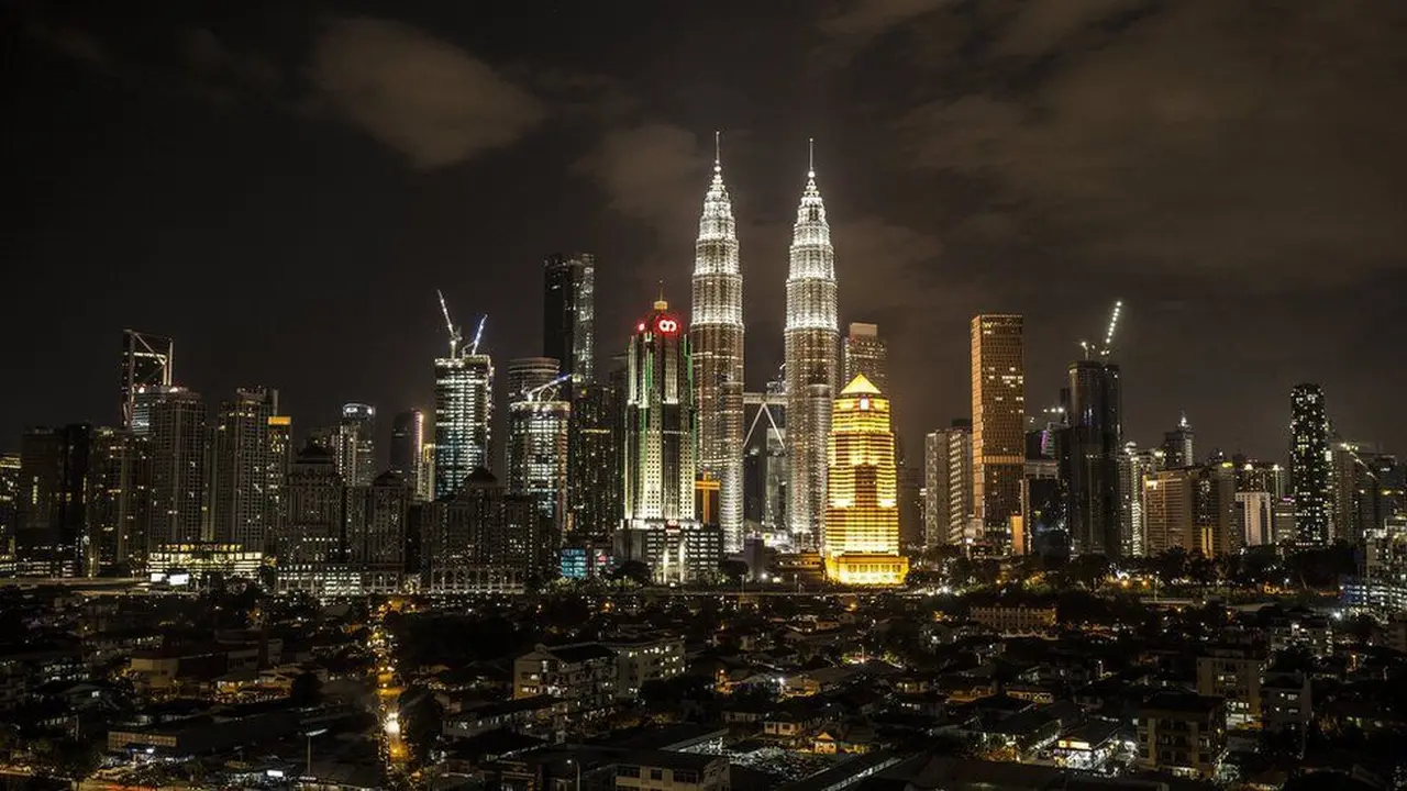 [Bintang] Earth Hour: Aksi Gelap-gelapan Selama Satu Jam untuk Melindungi Bumi