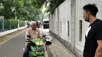 Baim Wong dianggap tidak sopan karena memarahi seorang kakek berusia 77 tahun yang mendekati dirinya (Kapanlagi.com)