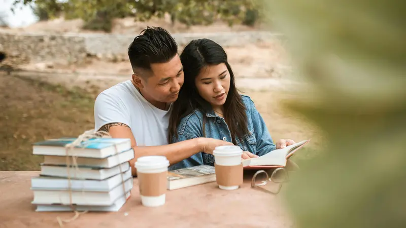 couple kencan pasangan bahagia mesra romantis