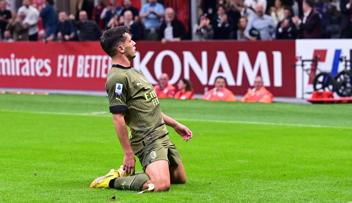 Diaz kemudian kembali berhasil mencetak gol pada menit ke-41. Kali ini berawal dari umpan umpan Divock Origi dari sisi kanan yang berhasil dikonversi menjadi sentuhan simpel dan finishing akurat. (AFP/Miguel Medina)