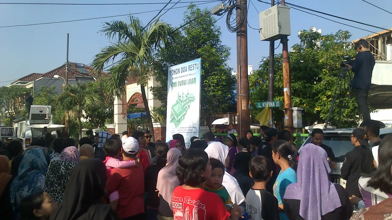 [Bintang] Warga Sambut Jenazah Olga Syahputra