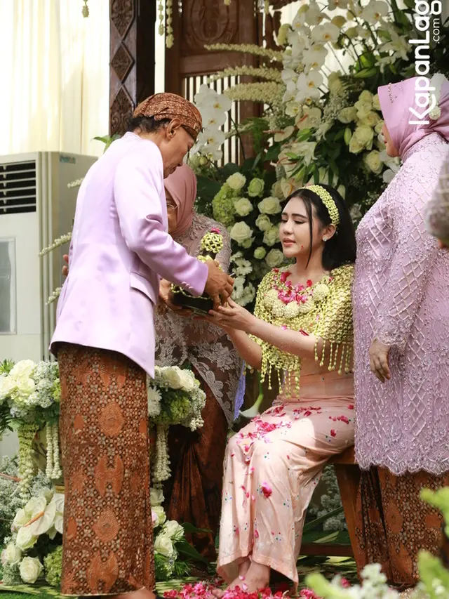 [Fimela] Via Vallen Siraman