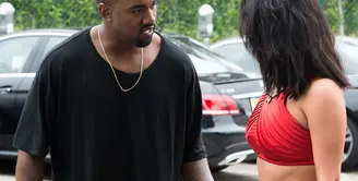 Sejak kejadian perampokan menimpa Kim Kardashian di Paris beberapa bulan silam, hubungannya dengan Kanye West sering dikabarkan tidak baik. Bahkan keduanya juga selalu dikabarkan akan bercerai. (AFP/Bintang.com)