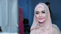 Setelah Eddies Adelia resmi menjanda, ia kini mulai fokus dengan masa depannya. Catatan kelam bersama suaminya, Ferry Setiawan telah ditutup. Lantas apa yang dilakukan setelah bercerai? (Deki Prayoga/Bintang.com)