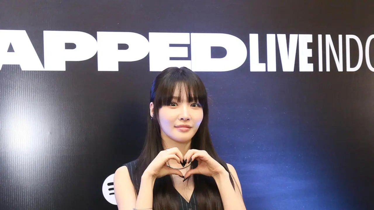 6 Potret Menawan Chung Ha Tampil Semi Formal di Black Carpet Spotify Wrapped Live 2024