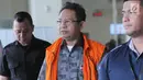 Mantan anggota DPRD Sumut Tahan Manahan Panggabean usai menandatangani berkas surat perpanjangan penahanan di gedung KPK, Jakarta, Kamis (30/8). Tahan Manahan ditahan terkait suap menyetujui Laporan Pertanggungjawaban APBD 2012. (Merdeka.com/Dwi Narwoko)