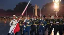 Upacara pengibaran bendera untuk merayakan 71 tahun berdirinya Republik Rakyat China digelar di Lapangan Tian'anmen, Beijing, China, 1 Oktober 2020. (Xinhua/Ren Chao)