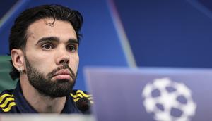 Kiper Arsenal David Raya pada sesi konferensi pers jelang laga timnya di ajang Liga Champions. (PATRICIA DE MELO MOREIRA / AFP)