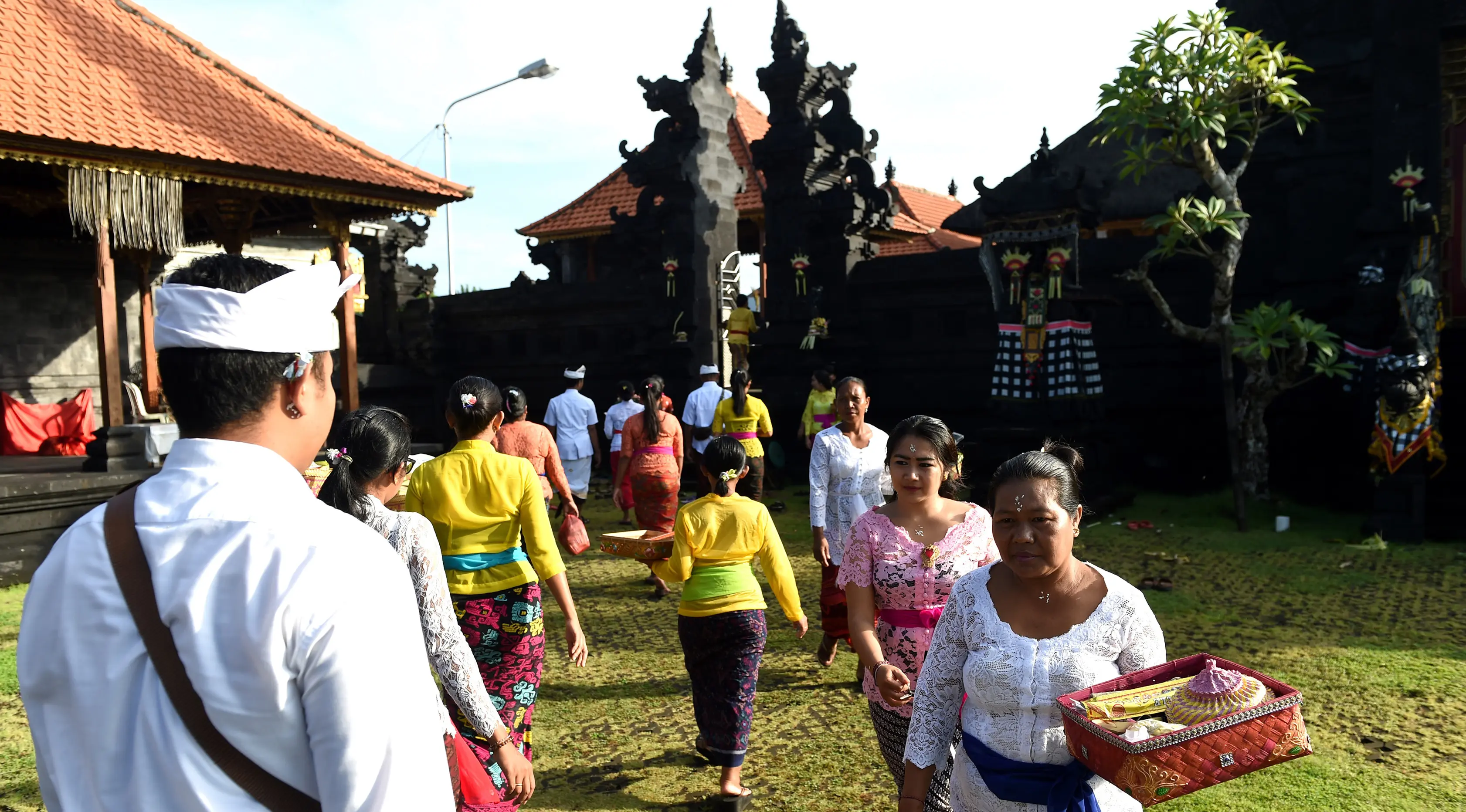 20170405-Umat Hindu Bali Rayakan Galungan-AFP