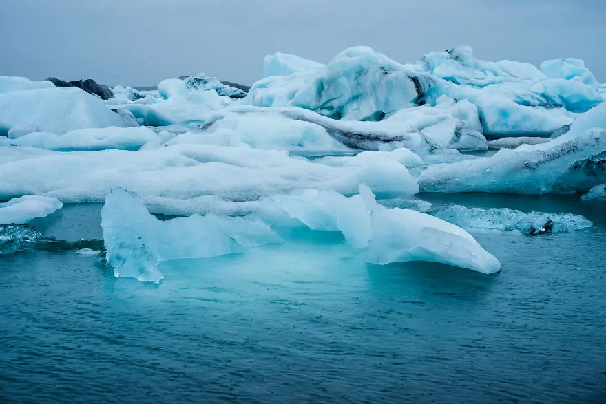 Gletser di Islandia. (Sumber foto: boredpanda.com)