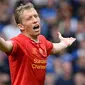 Gelandang Liverpool, Lucas Leiva, saat tampil melawan Chelsea pada laga Premier League di Stadion Anfield, Inggris, Minggu (27/4/2014). (AFP/Andrew Yates)