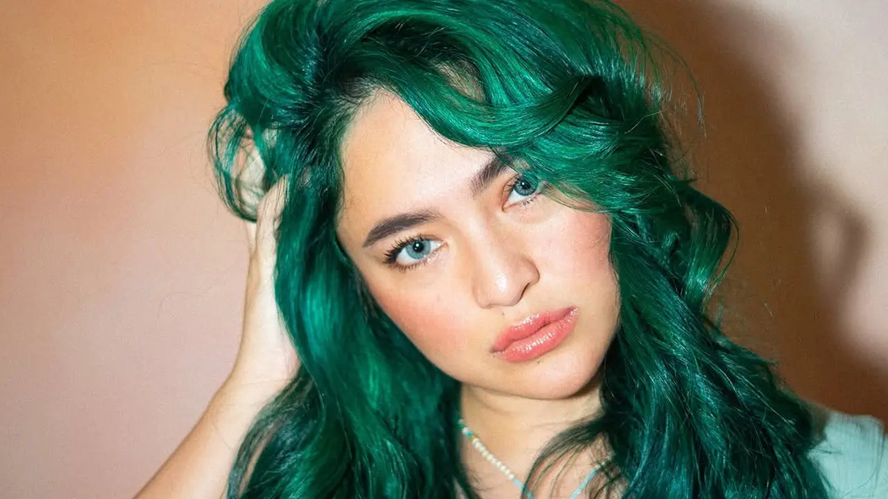 Potret Marshanda Tampil Berani dengan Rambut Hijau Zamrud Mencolok