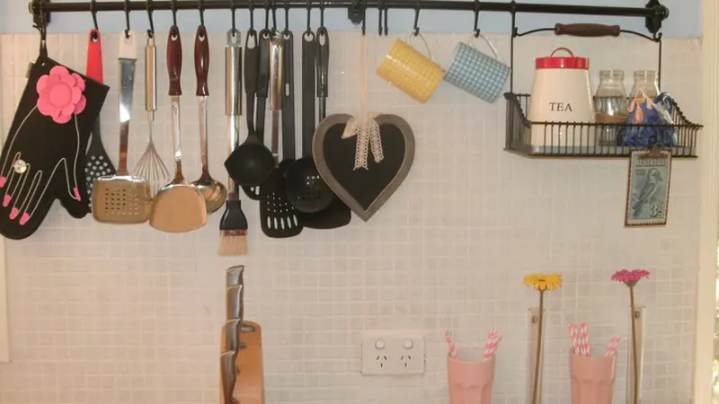 20160917-cara praktis bersihkan alat dapur-rumahcom-boy