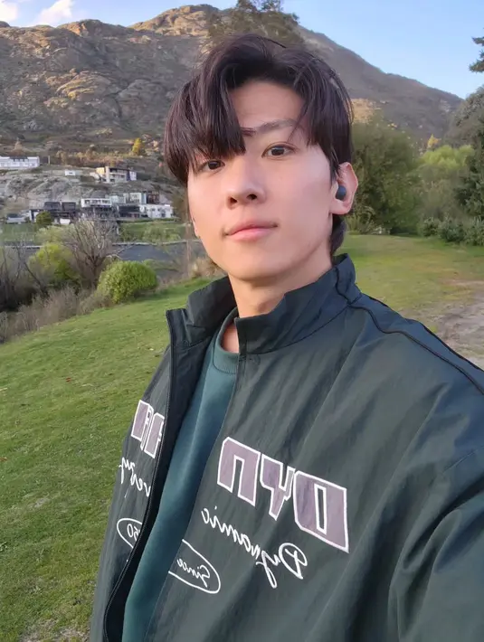 Soal detail peran yang dimainkan, sampai saat ini hal itu belum diungkap. Kabar ini tentunya menjadi angin segar bagi penggemar yang menanti penampilan Kim Jin Young dalam serial drama. [Foto: Instagram/dex_xeb]