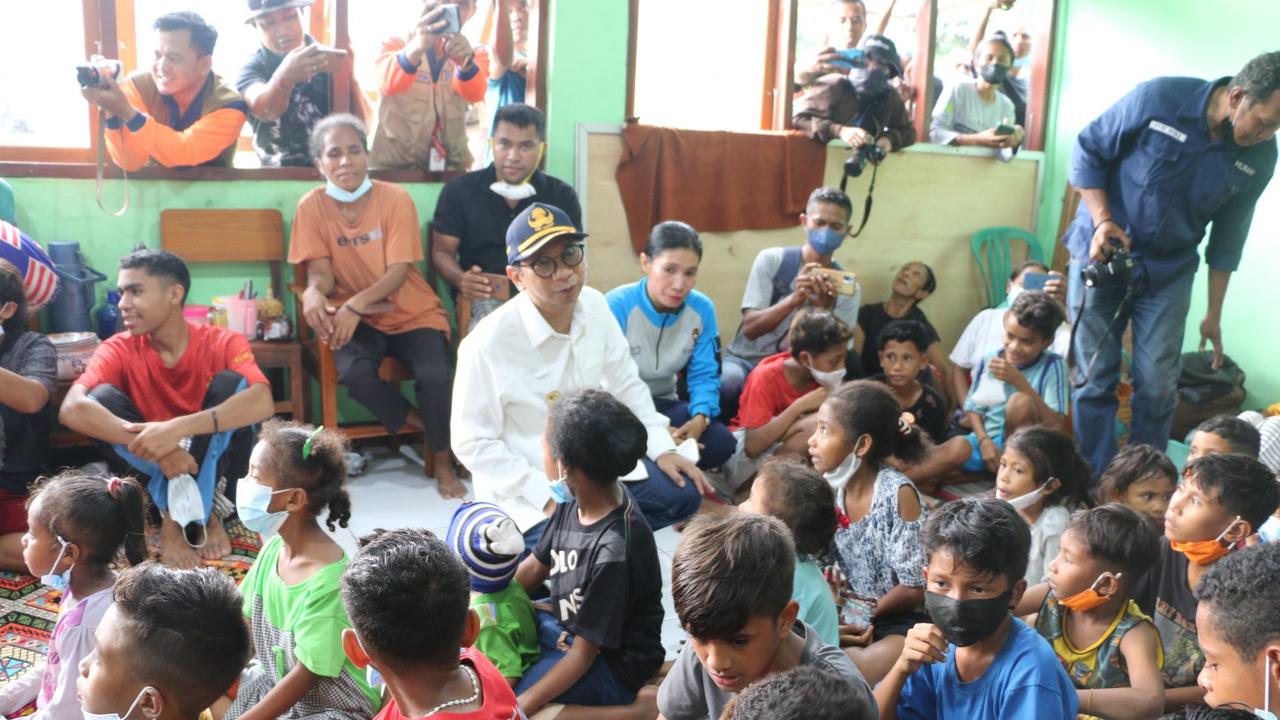 Warga terdampak erupsi gunung Lewotobi menghuni posko pengungsian (Liputan6.com/Ola Keda)