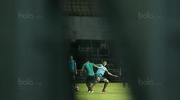 Pemain Timnas U-23, I Putu Gede, saat sesi latihan tertutup di Stadion Wibawa Mukti, Cikarang, Selasa (14/11/2017). Timnas Indonesia U-23 akan menjalani laga uji coba kontra Suriah U-23 pada Kamis (16/11/2017). (Bola.com/ M Iqbal Ichsan)