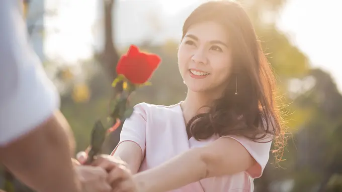 perempuan dan pasangan oktober hal menawan